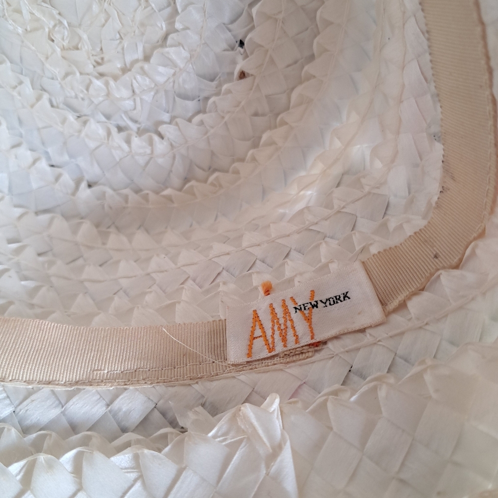 Vintage straw women’s tall pill hat decorated with large pink and white flowers - Picture 7 of 9